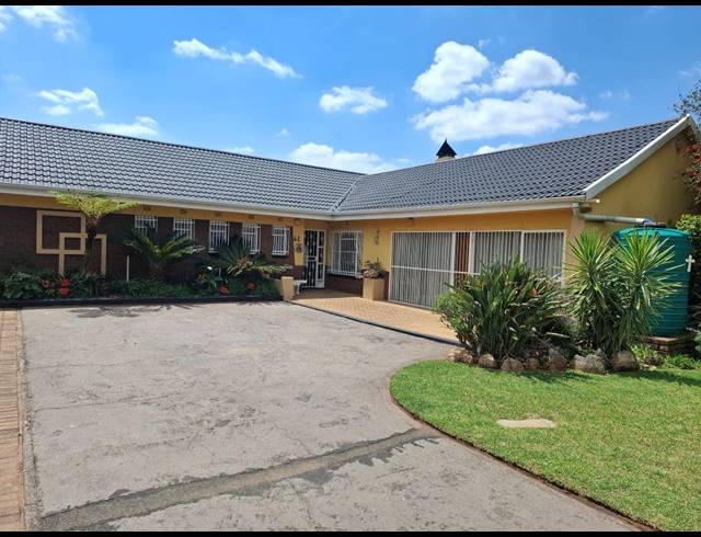 3 BEDROOM HOUSE FOR SALE IN HELIKON PARK